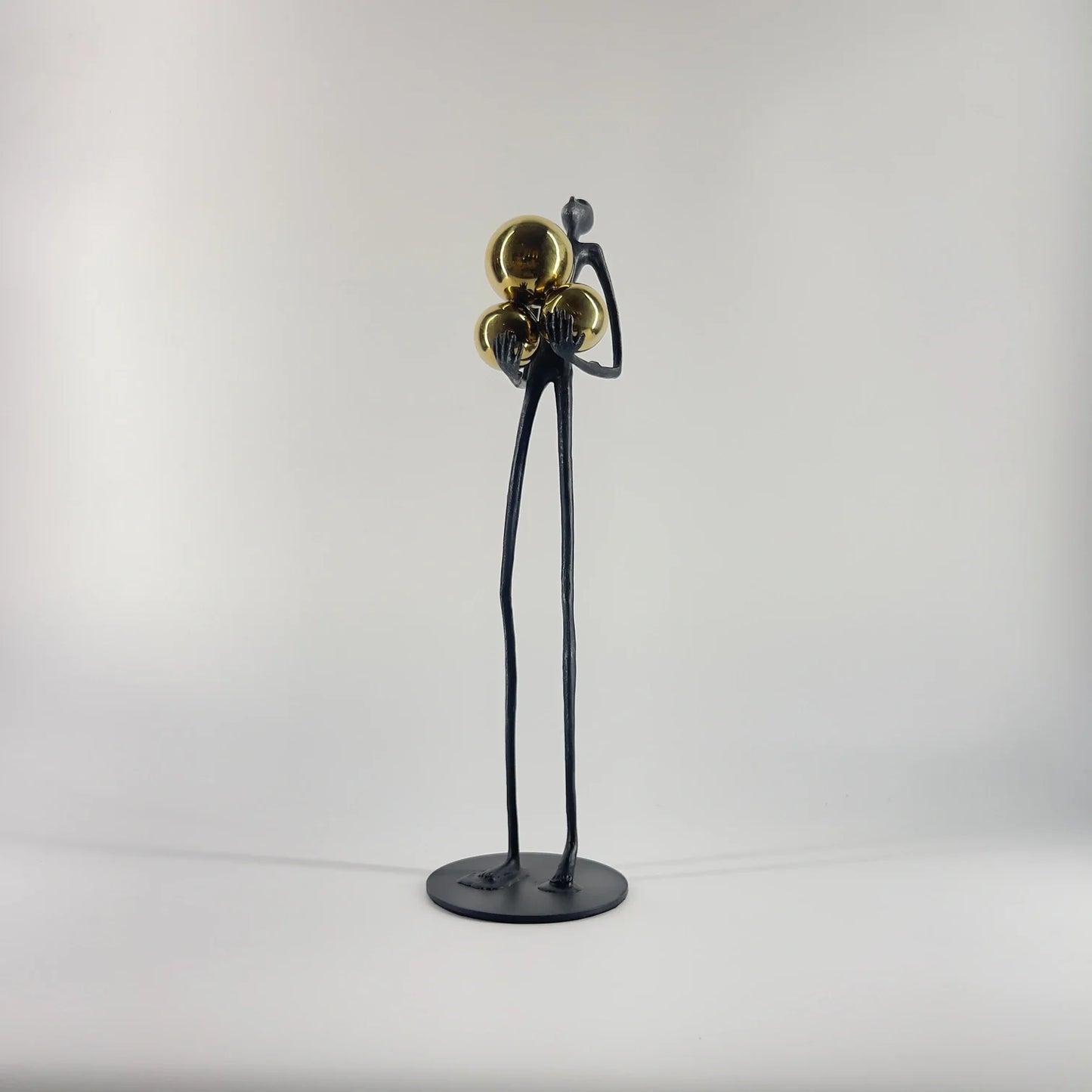 Statue Poses Golden Ball xy