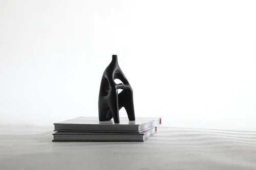 Relaxar Modern Figurine Black