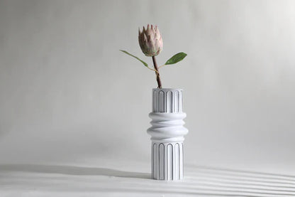 Terranova Vase Resin White